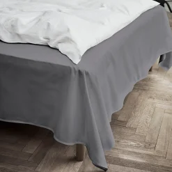 JUNA Fladt lagen 150x250 cm i grå fra serien Percale Hot