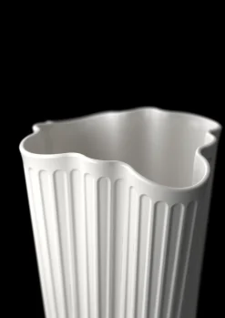 Kähler Unfold Vase H16.5 cm i hvid fra serien Hammershøi Best