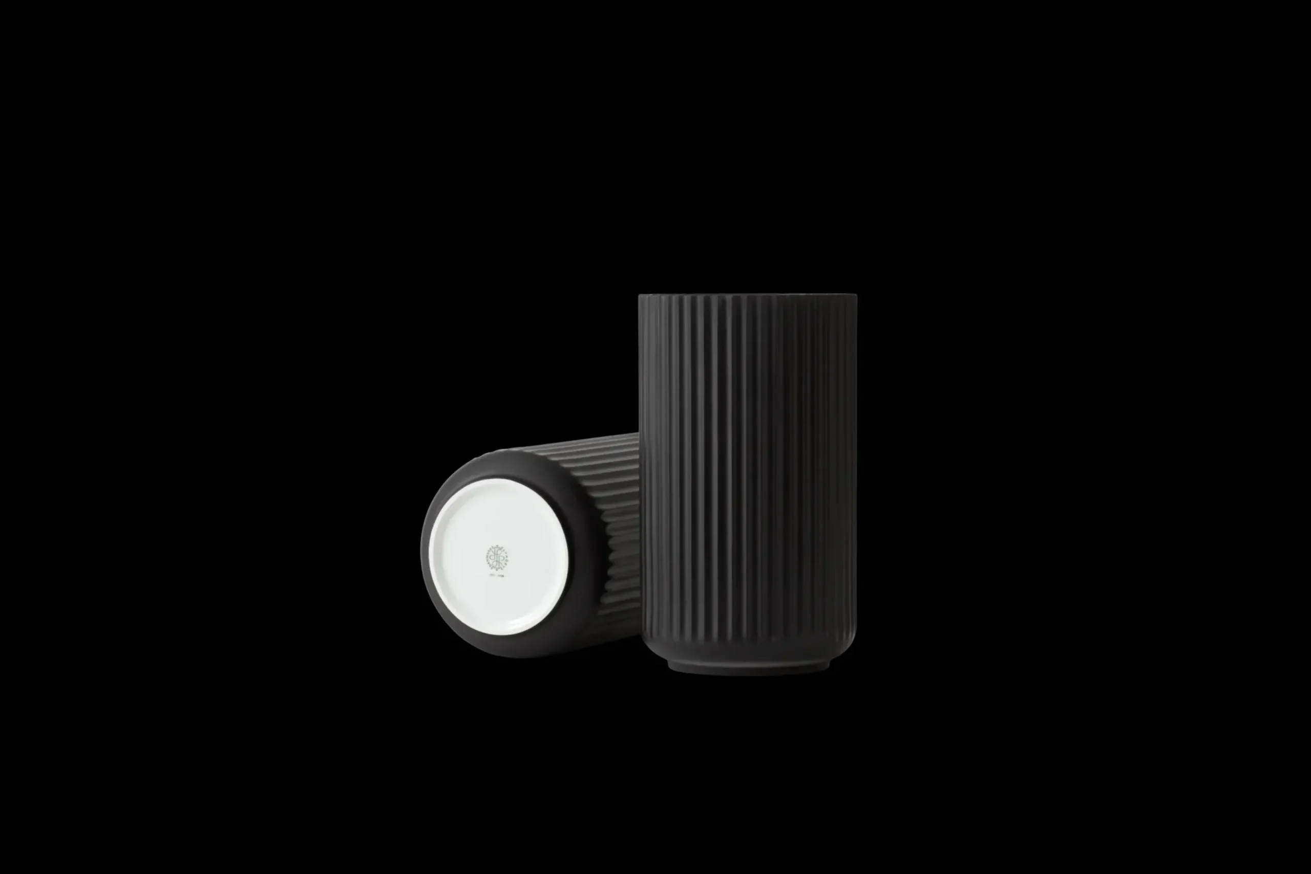 Lyngby Porcelæn Lyngby Vase H25 sort porcelæn | Køb her Best