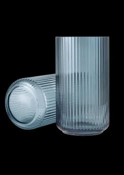 Lyngby Porcelæn Vase H31 cm i blå fra serien Lyngby Hot